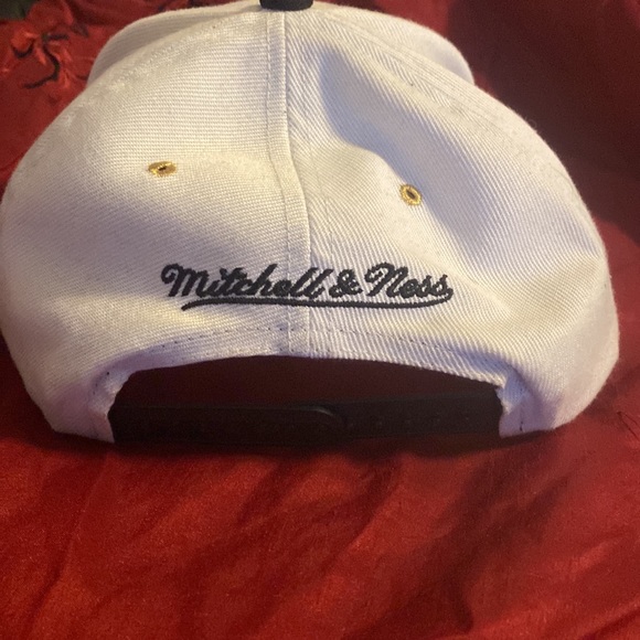 Mitchell & Ness Bulls Snapback‼️‼️ - Picture 2 of 3